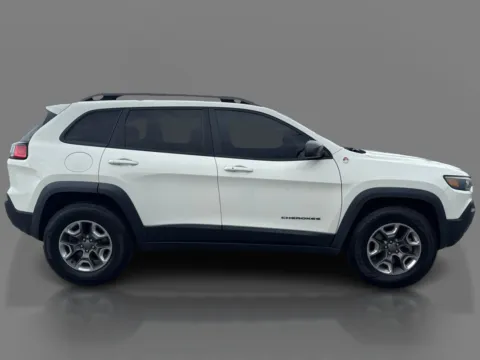 More photos of 2019 Jeep Cherokee 4d SUV 4WD Trailhawk 3.2L at 5 Star Auto Plaza - St. Louis, MO