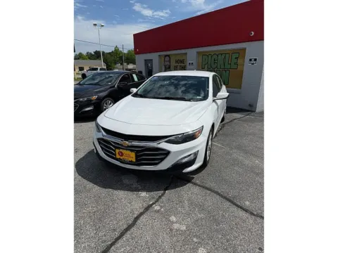White 2023 Chevrolet Malibu 4dr Sdn 1LT for sale in St. Louis, MO