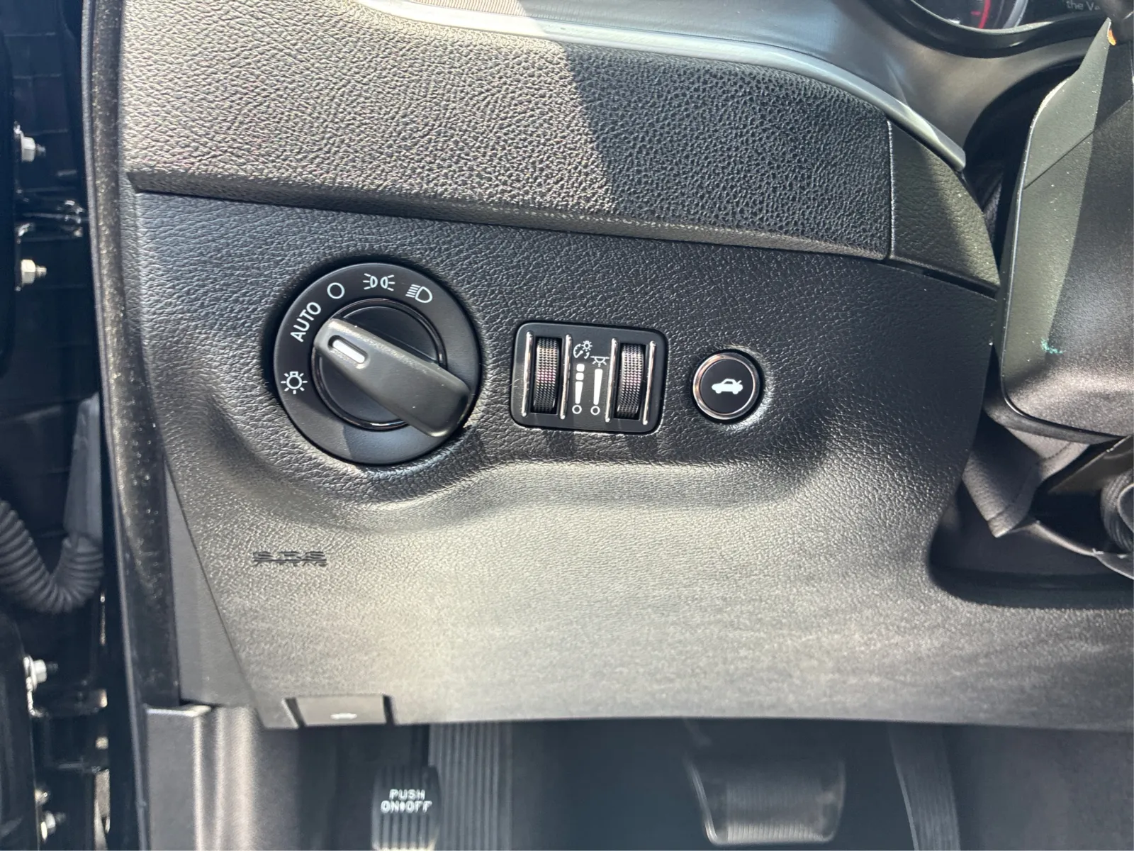 2022 Dodge Charger SXT - Photo 18