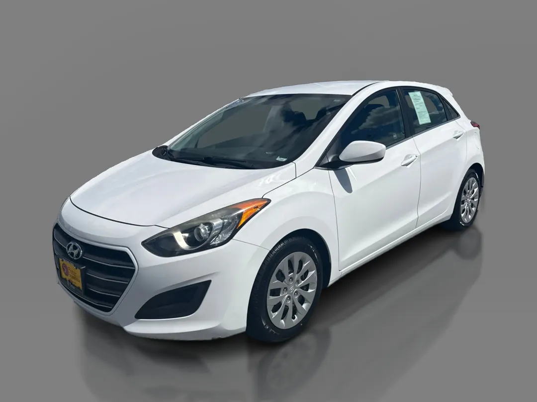 White 2017 Hyundai Elantra GT 4d Hatchback Auto for sale in St. Louis, MO