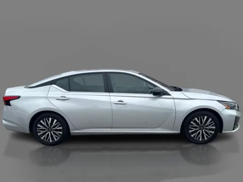 More photos of 2025 Nissan Altima SV FWD at 5 Star Auto Plaza - St. Louis, MO