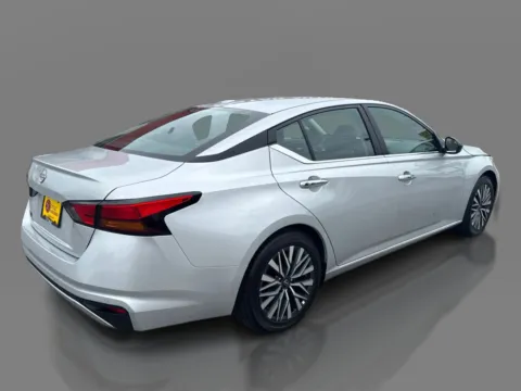 More photos of 2025 Nissan Altima SV FWD at 5 Star Auto Plaza - St. Louis, MO