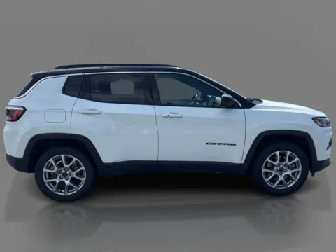 More photos of 2025 Jeep Compass Limited 4x4 at 5 Star Auto Plaza - St. Louis, MO