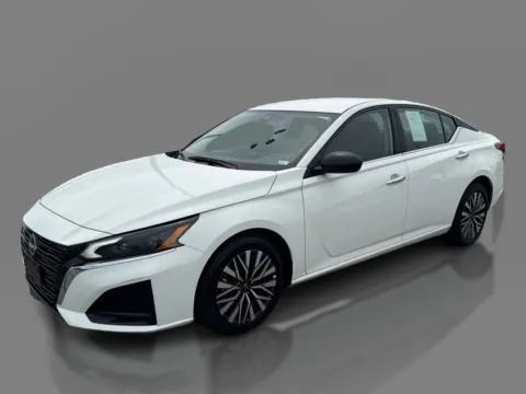 White 2025 Nissan Altima SV FWD for sale in St. Louis, MO