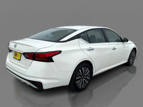 More photos of 2025 Nissan Altima SV FWD at 5 Star Auto Plaza - St. Louis, MO
