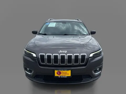Photos of 2019 Jeep Cherokee 4d SUV 4WD Limited 2.0L Turbo for sale in St. Louis, MO at 5 Star Auto Plaza - St. Louis