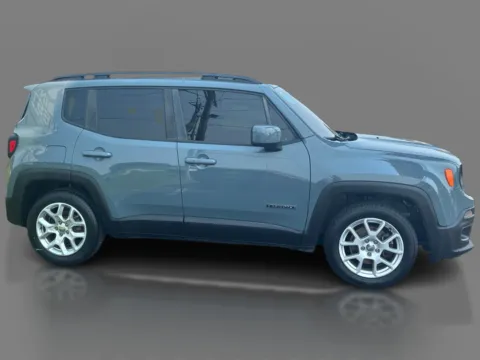 More photos of 2018 Jeep Renegade 4d SUV FWD Latitude at 5 Star Auto Plaza - St. Louis, MO