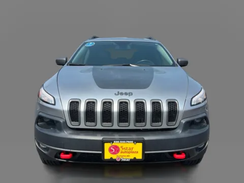 Photos of 2018 Jeep Cherokee 4d SUV 4WD Trailhawk V6 for sale in St. Louis, MO at 5 Star Auto Plaza - St. Louis