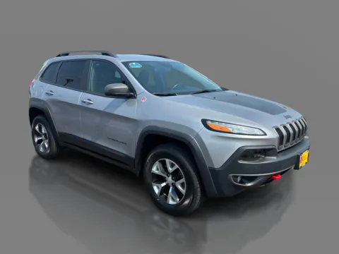 Another view of 2018 Jeep Cherokee 4d SUV 4WD Trailhawk V6 for sale in St. Louis, MO at 5 Star Auto Plaza - St. Louis