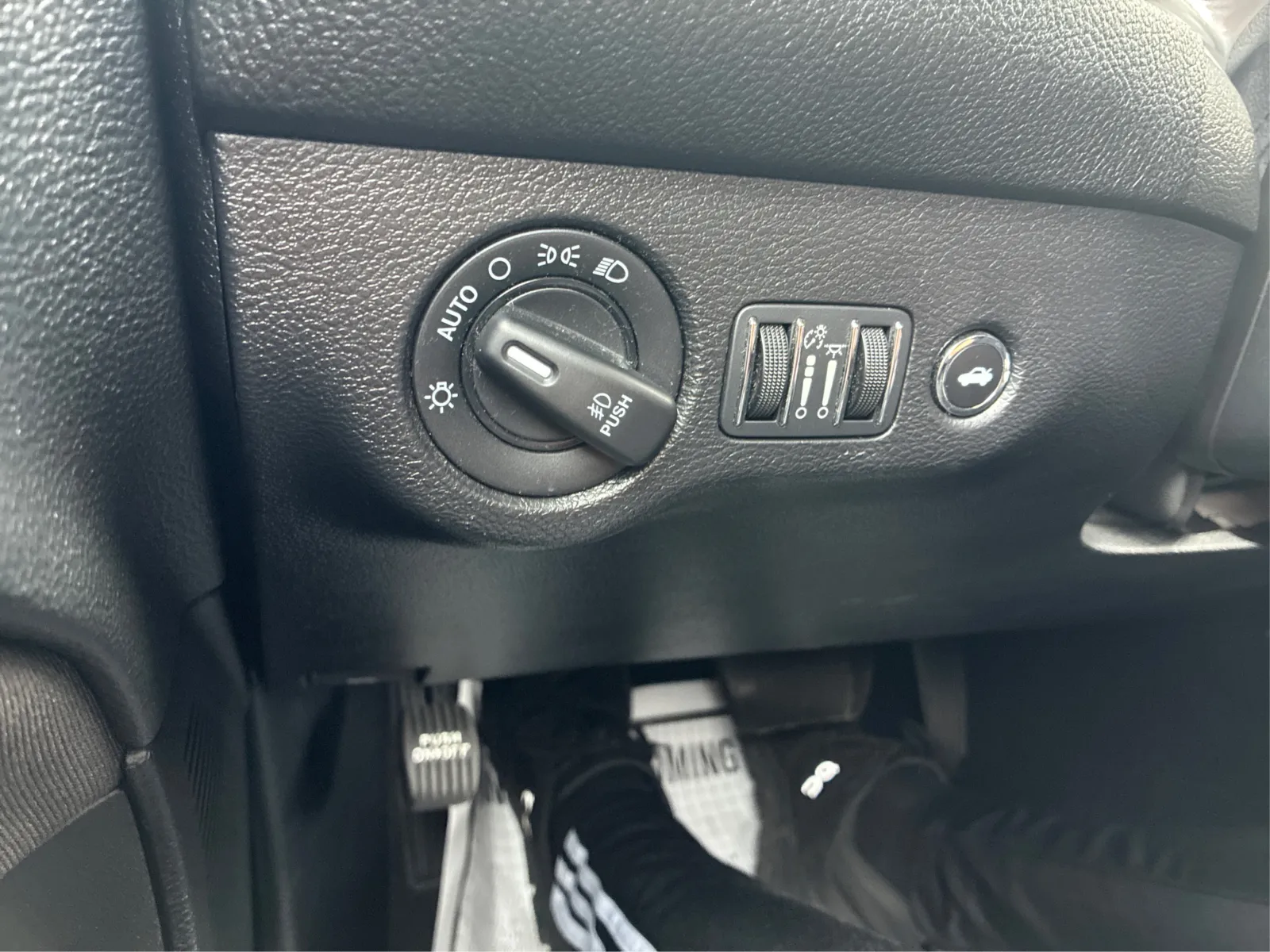 Dodge Challenger photo 17