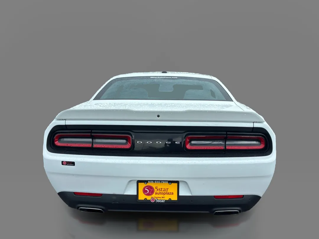 Dodge Challenger photo 6