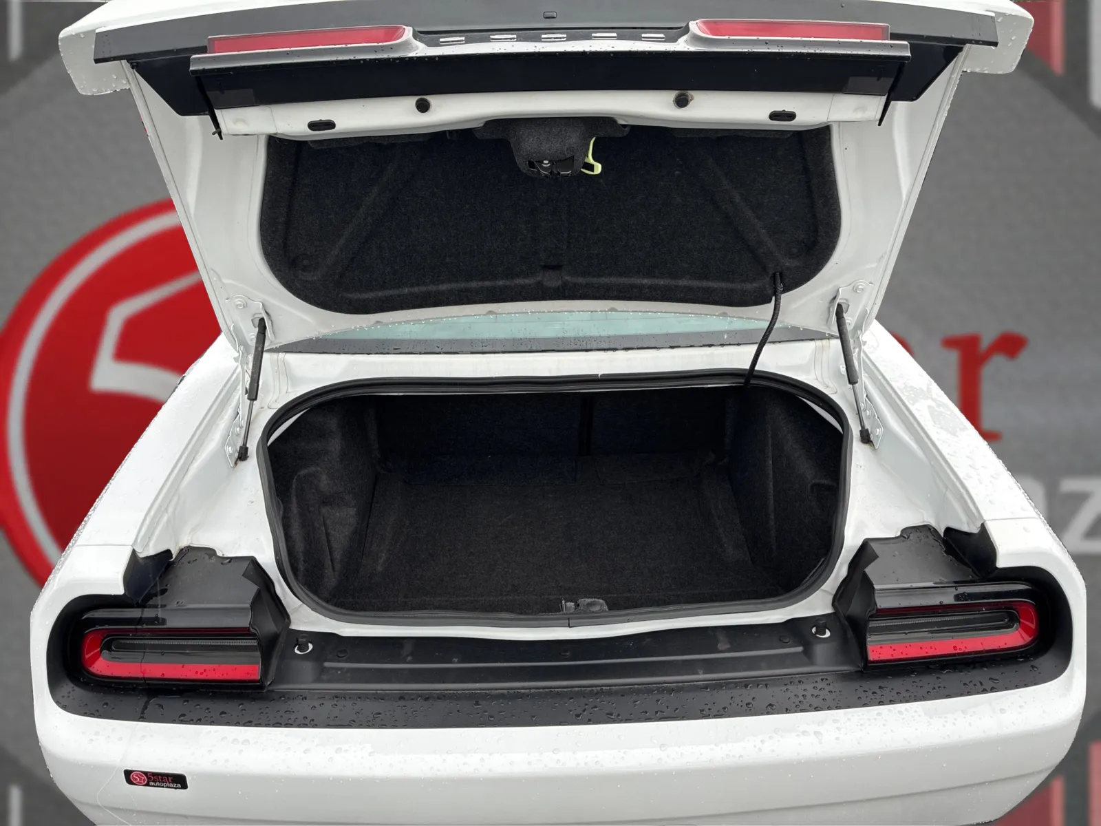 Dodge Challenger photo 12
