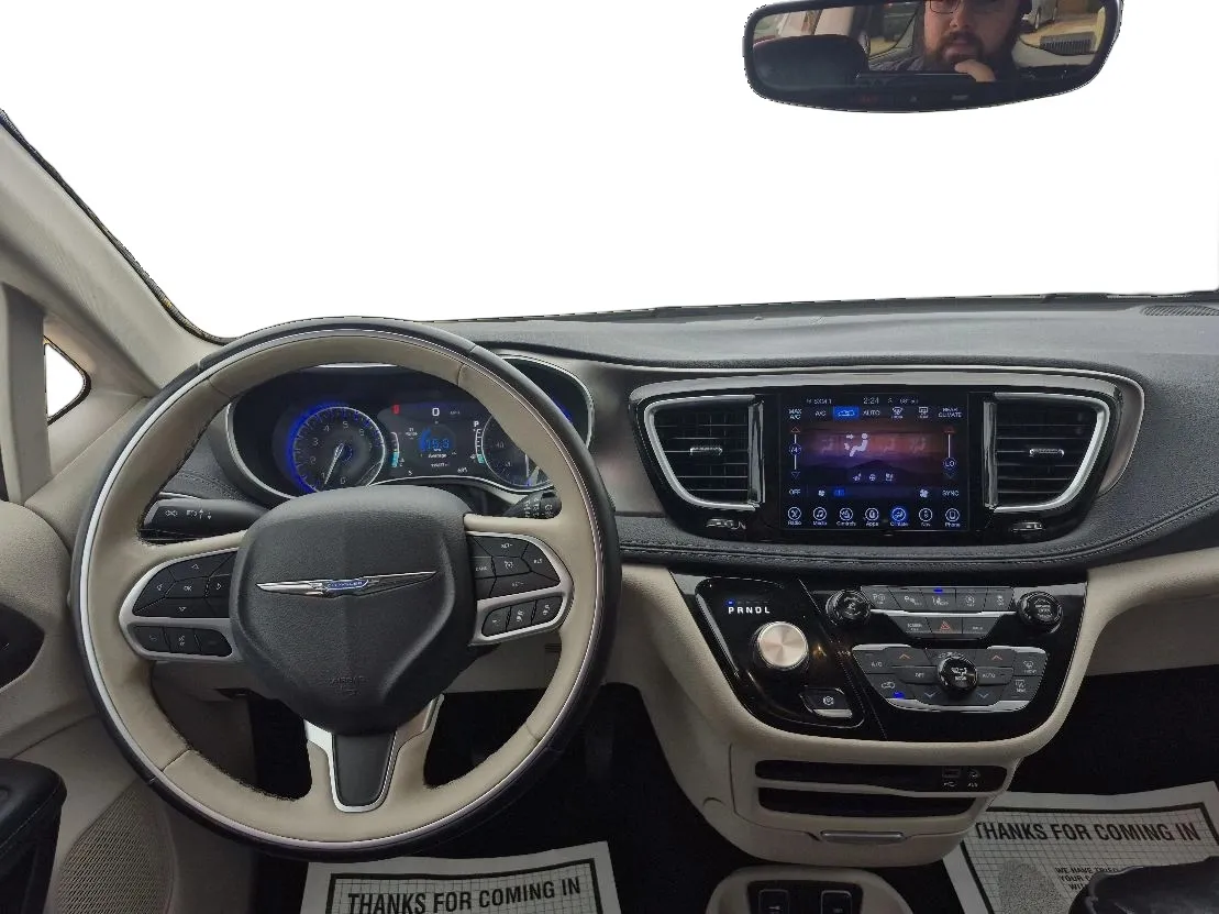 Chrysler Pacifica photo 15
