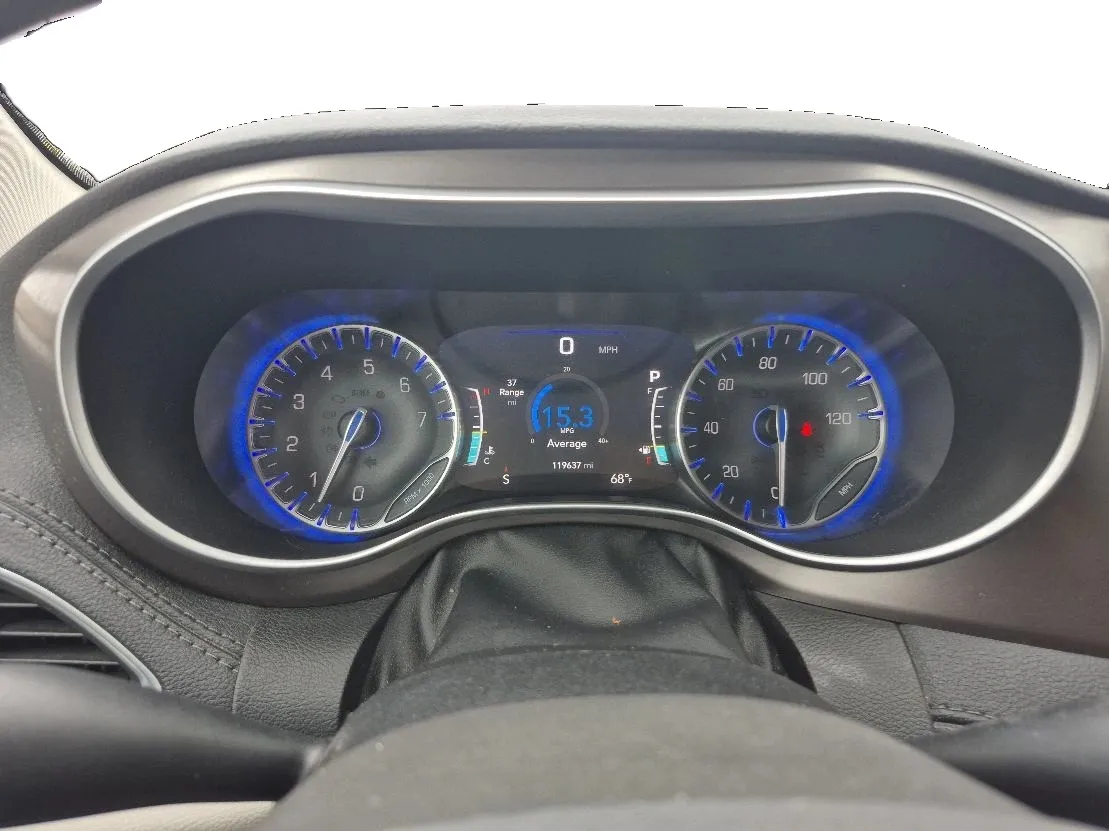 Chrysler Pacifica photo 12