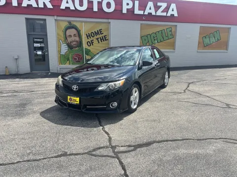 Photos of 2014 Toyota Camry 4d Sedan SE for sale in St. Louis, MO at 5 Star Auto Plaza - St. Louis