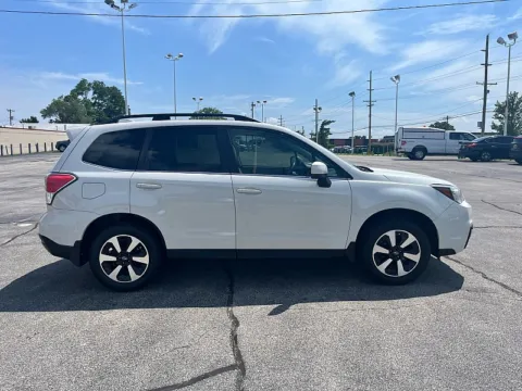 White 2017 Subaru Forester 4d SUV 2.5i Limited for sale in St. Louis, MO