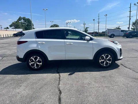 White 2020 Kia Sportage 4d SUV FWD LX for sale in St. Louis, MO