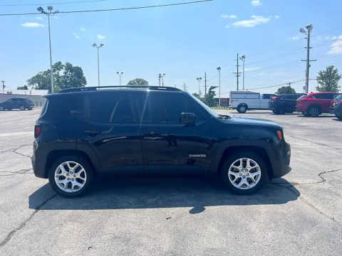 Black 2018 Jeep Renegade 4d SUV FWD Latitude for sale in St. Louis, MO
