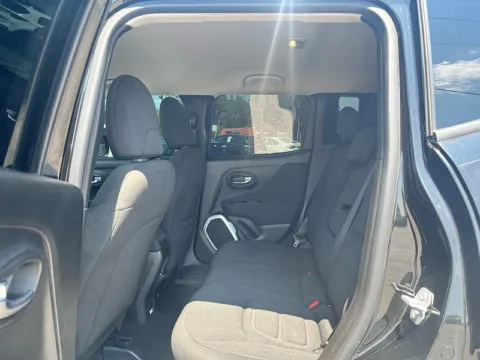 More photos of 2018 Jeep Renegade 4d SUV FWD Latitude at 5 Star Auto Plaza - St. Louis, MO