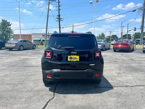 More photos of 2018 Jeep Renegade 4d SUV FWD Latitude at 5 Star Auto Plaza - St. Louis, MO