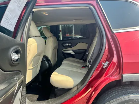 More photos of 2017 Jeep Cherokee 4d SUV FWD Latitude I4 at 5 Star Auto Plaza - St. Louis, MO