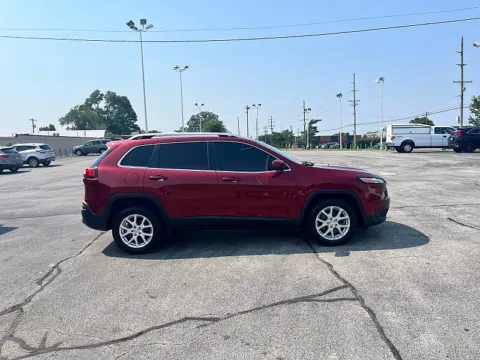 Red 2017 Jeep Cherokee 4d SUV FWD Latitude I4 for sale in St. Louis, MO