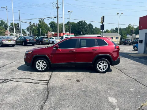 Photos of 2017 Jeep Cherokee 4d SUV FWD Latitude I4 for sale in St. Louis, MO at 5 Star Auto Plaza - St. Louis