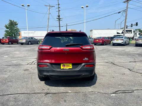 More photos of 2017 Jeep Cherokee 4d SUV FWD Latitude I4 at 5 Star Auto Plaza - St. Louis, MO