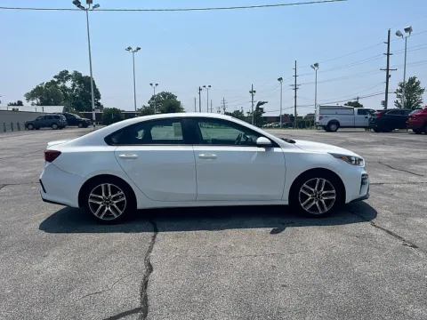 White 2019 Kia Forte 4d Sedan S for sale in St. Louis, MO