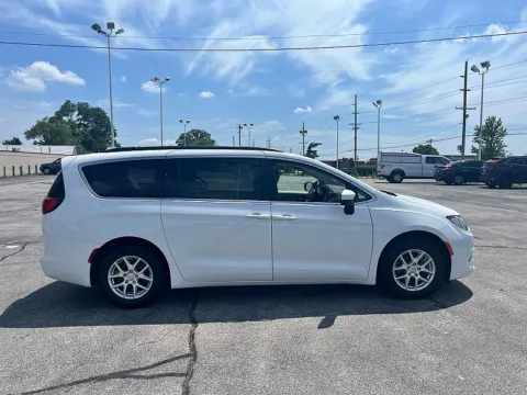 White 2020 Chrysler Voyager Passenger Van LX for sale in St. Louis, MO