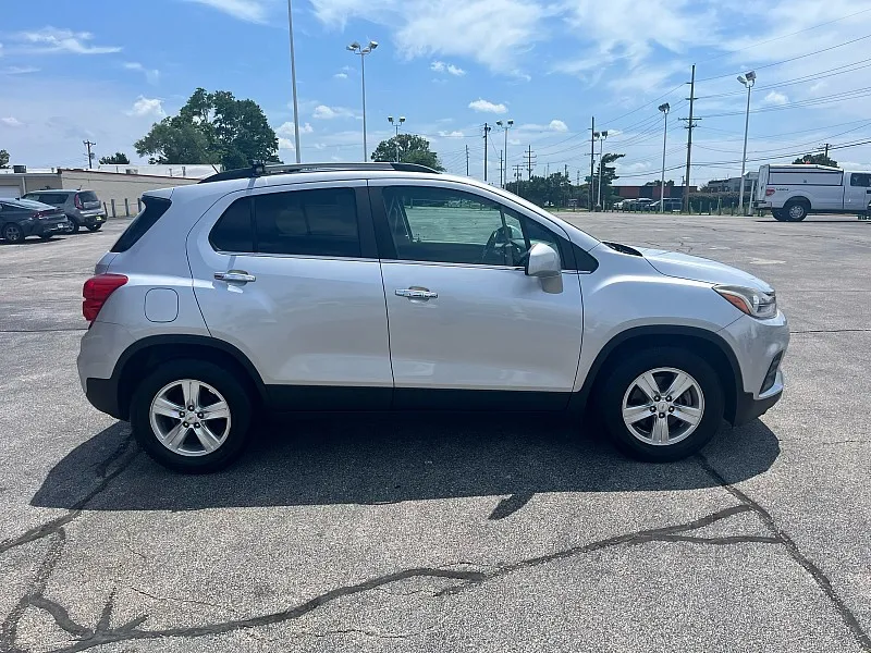 Silver 2018 Chevrolet Trax 4d SUV FWD LT for sale in St. Louis, MO