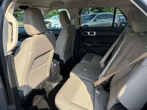More photos of 2022 Ford Explorer Base 4WD at 5 Star Auto Plaza - St. Louis, MO