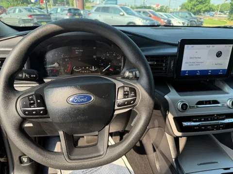More photos of 2022 Ford Explorer Base 4WD at 5 Star Auto Plaza - St. Louis, MO