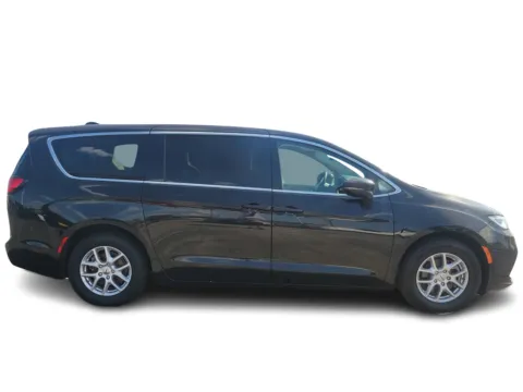 More photos of 2023 Chrysler Pacifica Touring L FWD at 5 Star Auto Plaza - St. Louis, MO