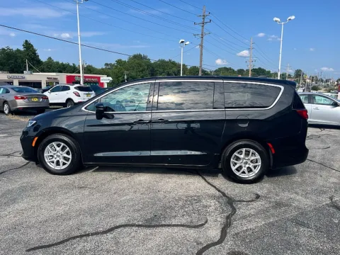 More photos of 2023 Chrysler Pacifica Touring L FWD at 5 Star Auto Plaza - St. Louis, MO