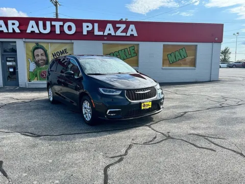 Black 2023 Chrysler Pacifica Touring L FWD for sale in St. Louis, MO
