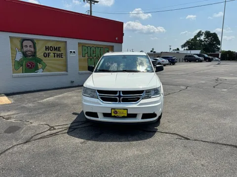 Photos of 2018 Dodge Journey 4d SUV FWD SE for sale in St. Louis, MO at 5 Star Auto Plaza - St. Louis