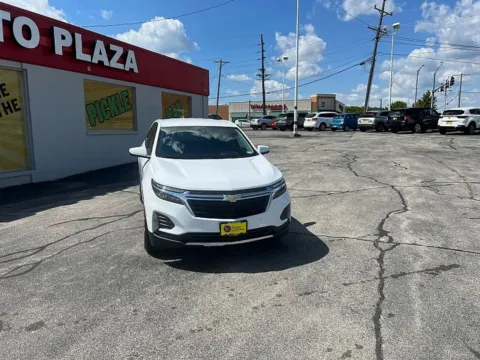 White 2023 Chevrolet Equinox FWD 4dr LT w/1LT for sale in St. Louis, MO