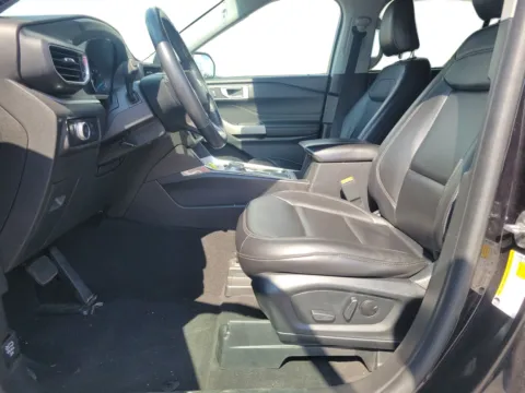 Black 2023 Ford Explorer XLT RWD for sale in St. Louis, MO