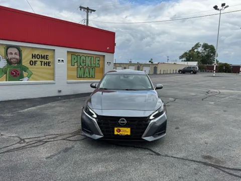 Photos of 2023 Nissan Altima 2.5 SV Sedan for sale in St. Louis, MO at 5 Star Auto Plaza - St. Louis