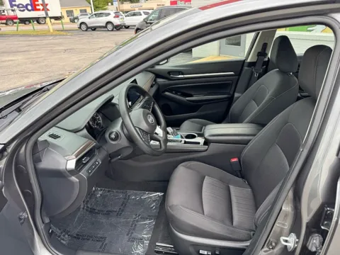 More photos of 2023 Nissan Altima 2.5 SV Sedan at 5 Star Auto Plaza - St. Louis, MO