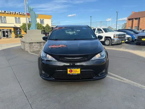 More photos of 2020 Chrysler Pacifica 4d Wagon Touring at 5 Star Auto Plaza - St. Louis, MO