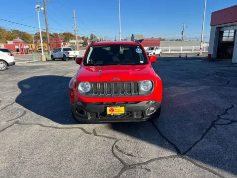 Photos of 2018 Jeep Renegade 4d SUV FWD Latitude for sale in St. Louis, MO at 5 Star Auto Plaza - St. Louis