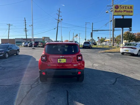 More photos of 2018 Jeep Renegade 4d SUV FWD Latitude at 5 Star Auto Plaza - St. Louis, MO