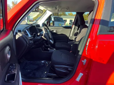 More photos of 2018 Jeep Renegade 4d SUV FWD Latitude at 5 Star Auto Plaza - St. Louis, MO
