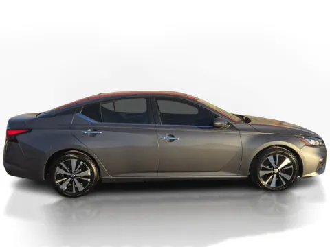 More photos of 2021 Nissan Altima 2.5 SV Sedan at 5 Star Auto Plaza - St. Louis, MO