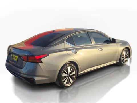 More photos of 2021 Nissan Altima 2.5 SV Sedan at 5 Star Auto Plaza - St. Louis, MO
