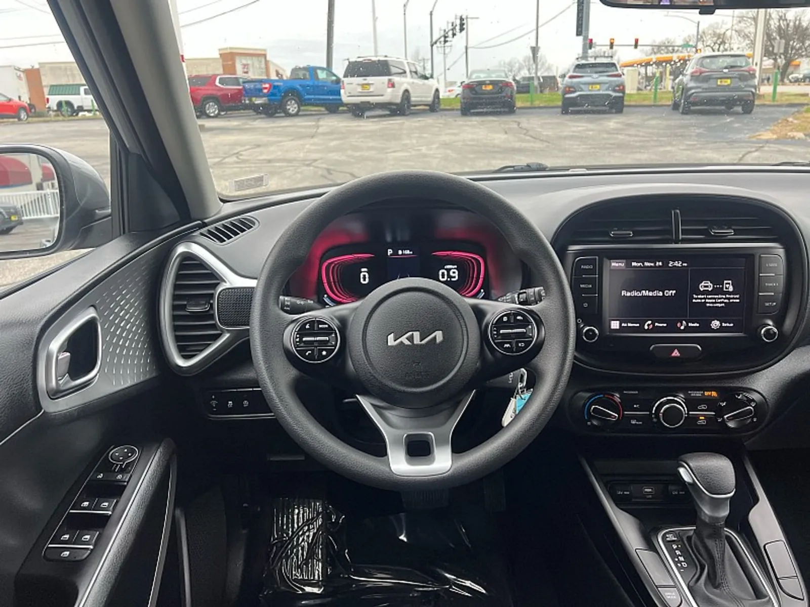 2024 Kia Soul LX - Photo 8