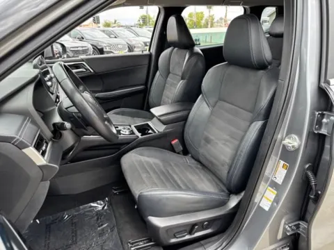 More photos of 2023 Mitsubishi Outlander SE at El Cajon Preowned, CA