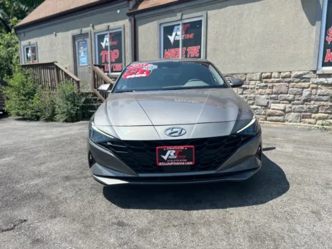 More photos of 2023 HYUNDAI ELANTRA SEL at Ride Time Auto Finance Merrillville, IN